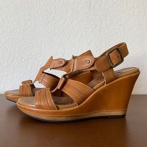 Clarks Tan Leather Wedge Sandal 6.5 M